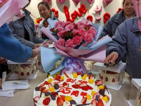 球友会举办三八妇女节活动